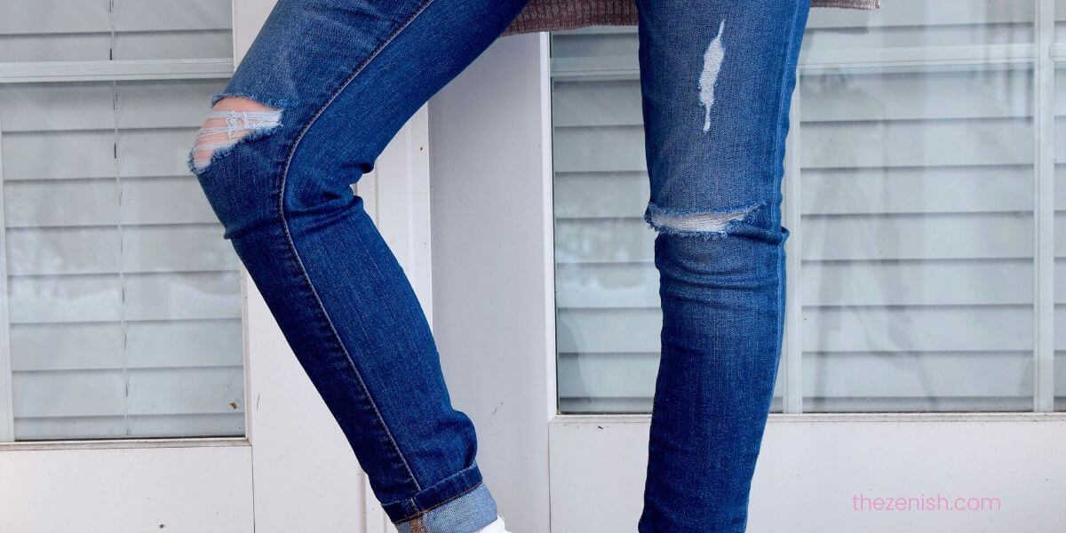 8 Easy and Effective Ways To Dress Up A Boring Outfit 2 How to make any basic outfit look good - The Zenish