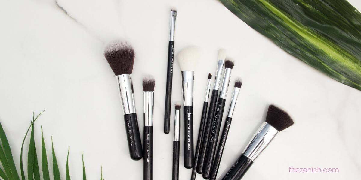 Different types of makeup brushes and how to use them