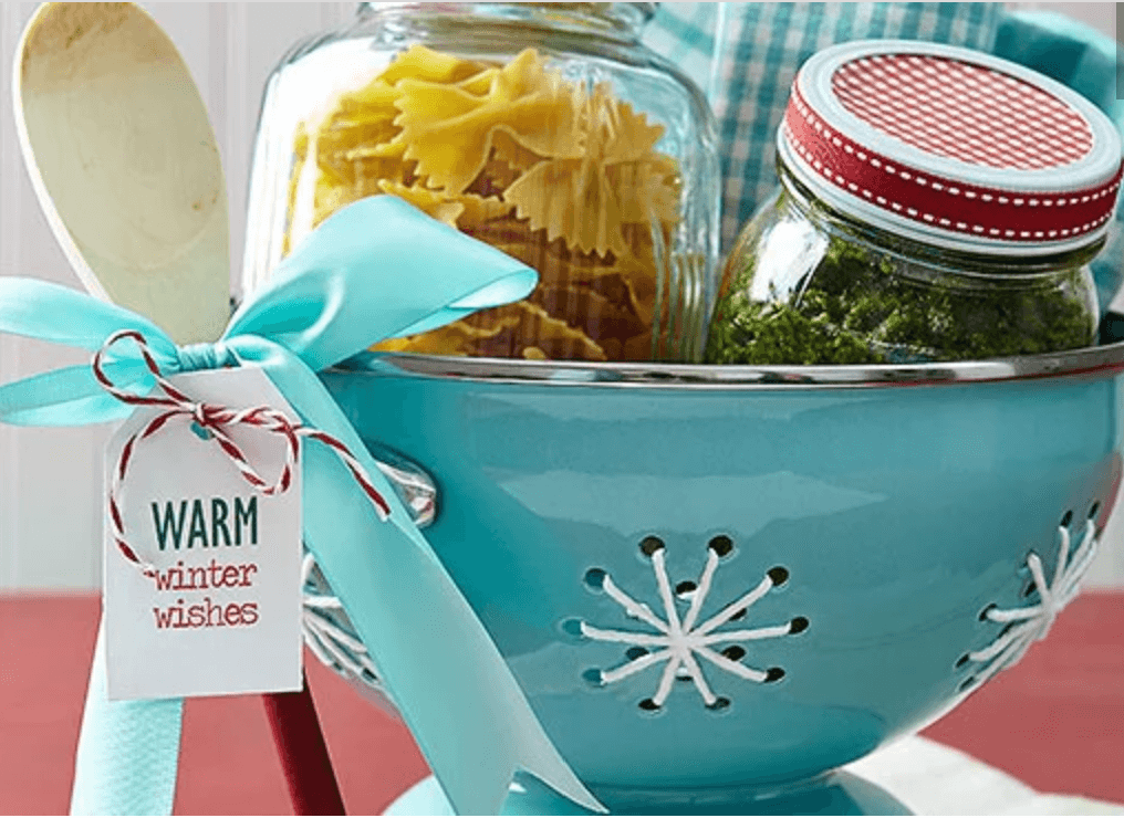 30 Best DIY Christmas Gift Baskets Ideas For Mom 29 Gift basket idea