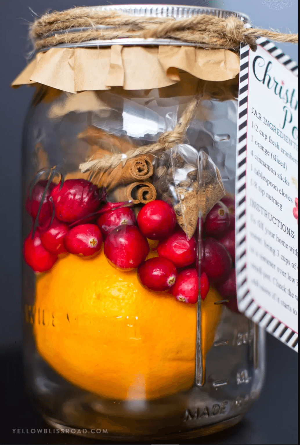 30 Best DIY Christmas Gift Baskets Ideas For Mom 21 Gift basket idea
