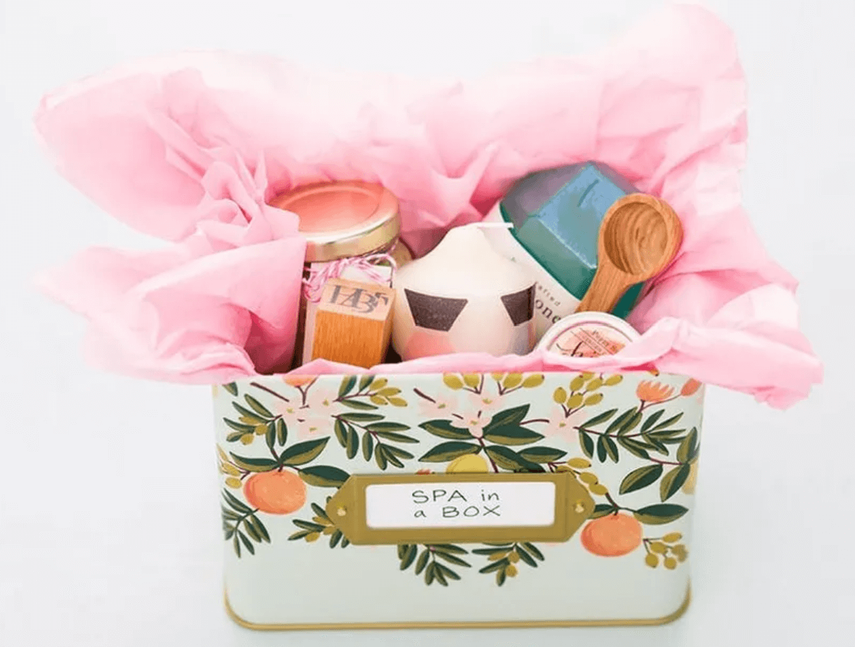 30 Best DIY Christmas Gift Baskets Ideas For Mom 31 Holiday gift idea for mom