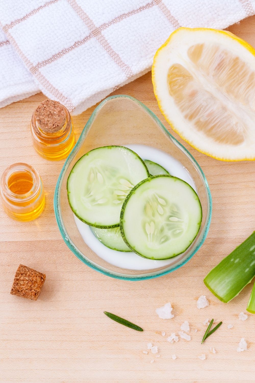 use cucumber to sooth irritated skin